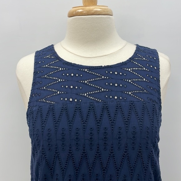 J. Crew Geometric Embroidered Eyelet Sleeveless Woven Blouse Navy 4 Tall - Picture 2 of 9